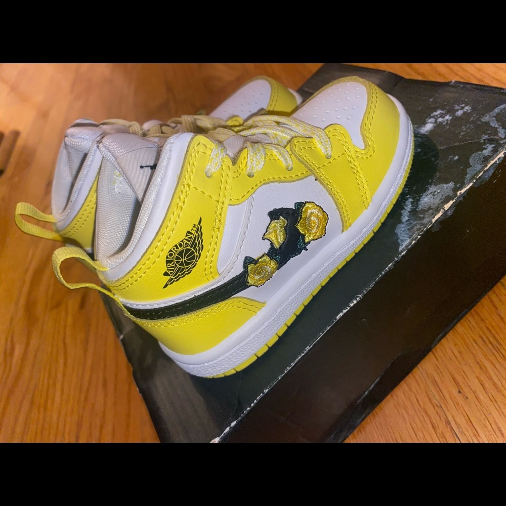 Jordan 1 mid toddler size 6c